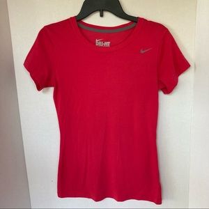 ⭐️ Nike pink top ⭐️